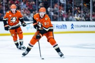 Leo Carlsson, rookie Beckett Sennecke lead first-place Ducks’ 7