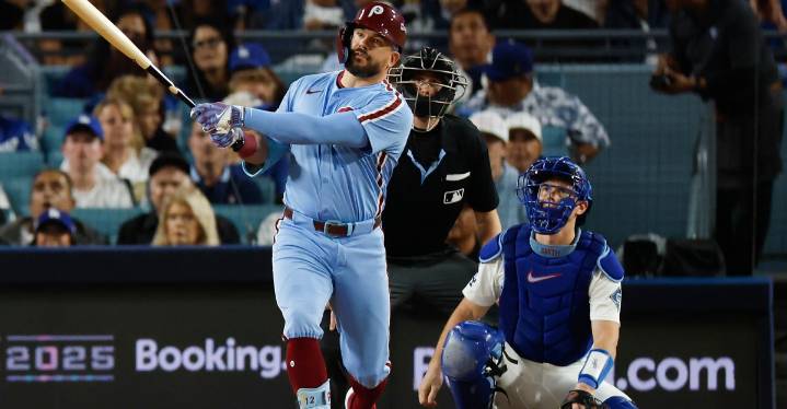 MLB News Outside the Confines: Kyle Schwarber finds brotherly love in Philadelphia