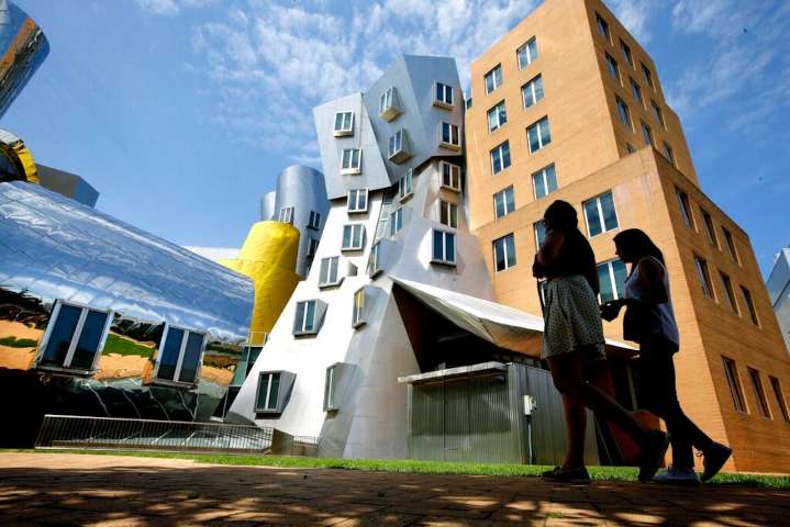 Legendary architect who designed Disney Concert Hall, Stata Center at MIT dies at 96