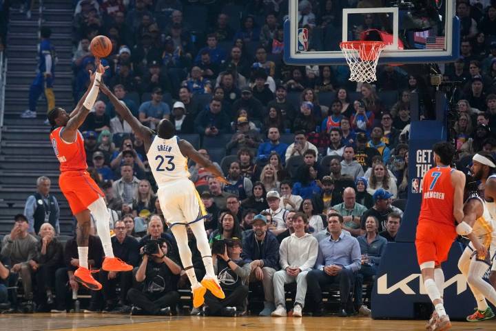 Deadspin | Thunder dump Stephen Curry-less Warriors for 13th straight win