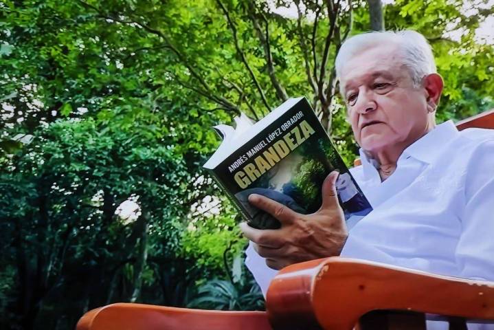 Libro de AMLO, ‘Grandeza’, llegó al Senado; sería regalo de Adán Augusto a legisladores de Morena