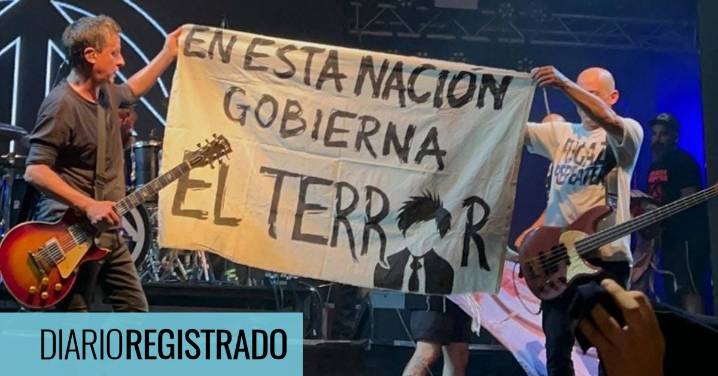 “Gobierna el terror”: los trolls libertarios atacan a la banda de punk que le pegó a Milei en pleno show