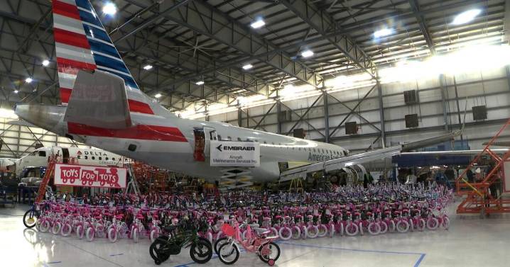 Embraer crew donates 300 bikes to Toys for Tots