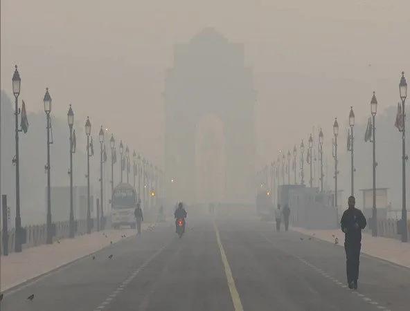 Delhi chokes as AQI nears ‘severe’ level