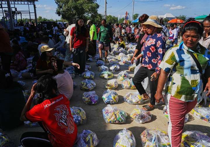 Fighting rages on Thai-Cambodian border despite President Trump's ceasefire claim