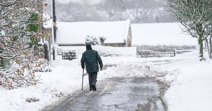 UK weather maps turn icy blue as -3C Arctic freeze hits England