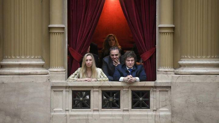 Con traiciones y garrochazos de último momento, juraron los 127 diputados electos