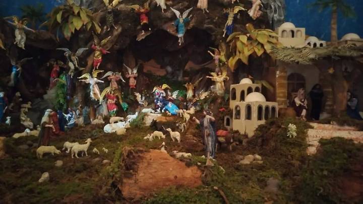 Brilla Salamanca con su Nacimiento Monumental: 150 figuras de cera dan vida a la tradición navideña