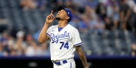 Royals bring back reliever Jose Cuas on minor league deal