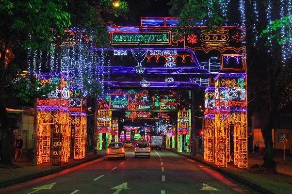 El mejor pueblo de Colombia para ir el Día de Velitas, según IA: ¿Queda cerca a Bogotá?