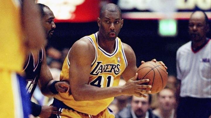 Former Lakers, Pistons player Elden Campbell dies at 57 years old
