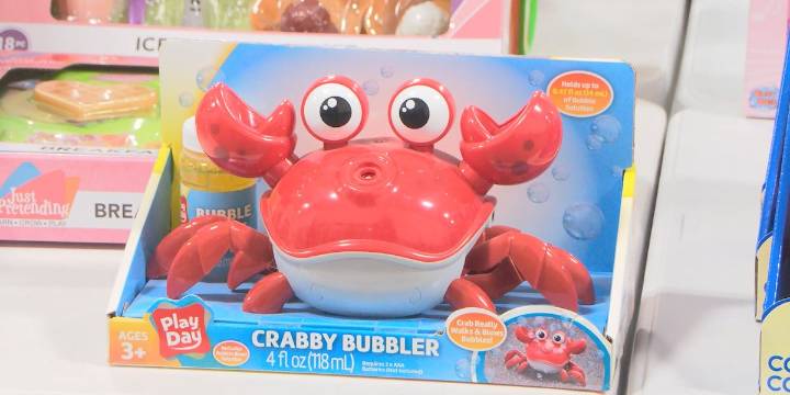 Heartland United Way distributes gifts to more than 2,100 children at Fonner Park