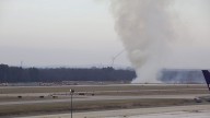 Falla un motor de avión de United en despegue en aeropuerto Dulles
