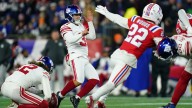 Giants’ botched kick gets perfect reaction from Eli Manning, Danny DeVito
