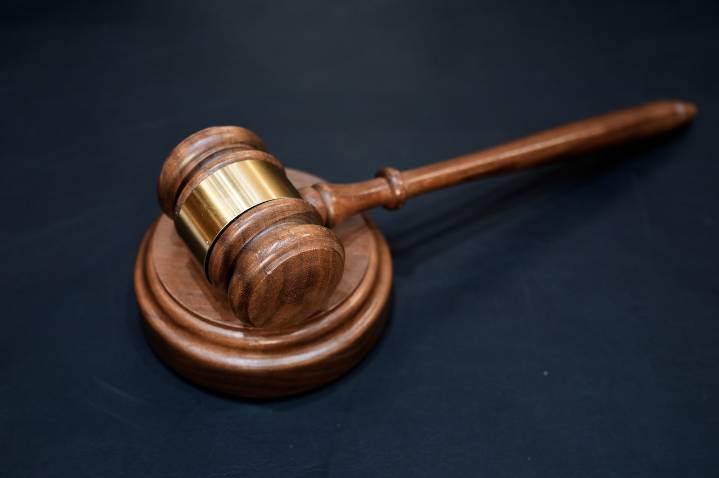 Independence attorney suspended for drug conviction, sexual contact with minor seeks reinstatement