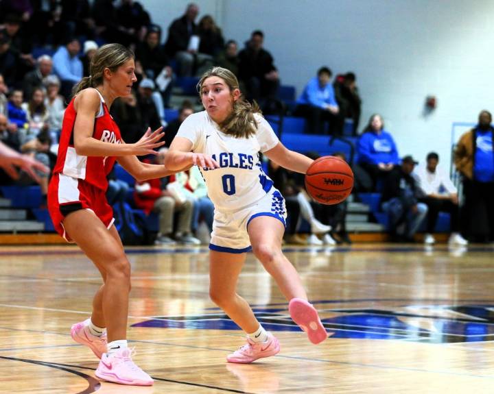 Utica Eisenhower rolls by Armada in opener