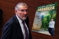 Grandeza: Entre 1.9 y 4.6 mdp costó a Adán Augusto regalar el libro de AMLO