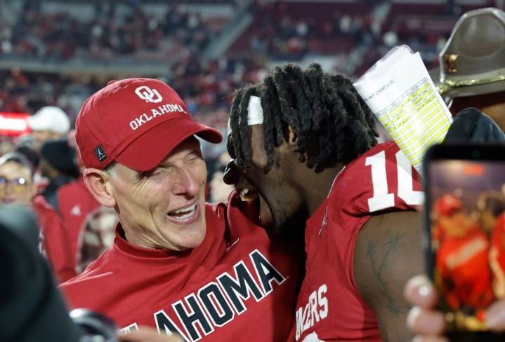 Brent Venables' aggressive defense gives Oklahoma a different look than past Sooners playoff teams