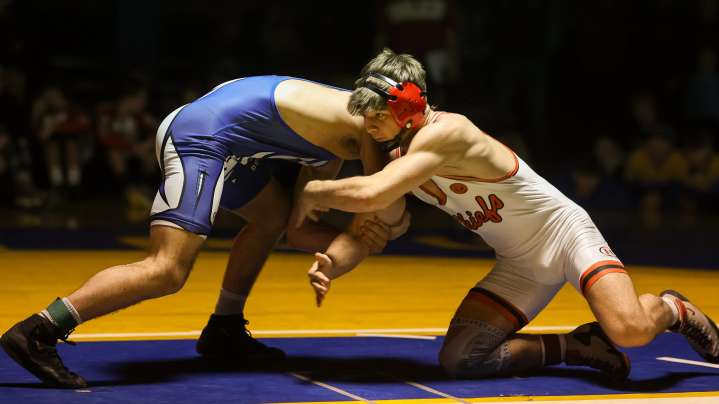 Injury can't deter Cosby, Dundee in Sheriff's Wrestling Invitational