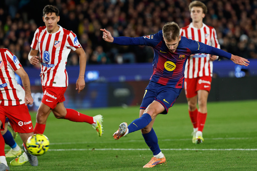Dani Olmo anota pero se lesiona en victoria del Barcelona contra el Atlético de Madrid