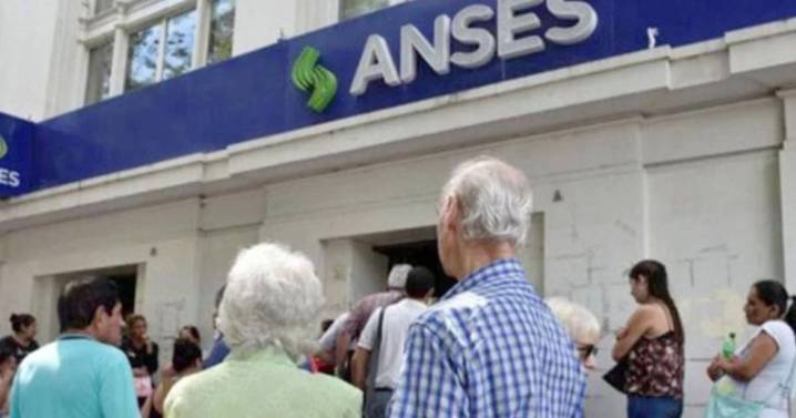 La jubilación mínima será de $349 mil en enero de 2026