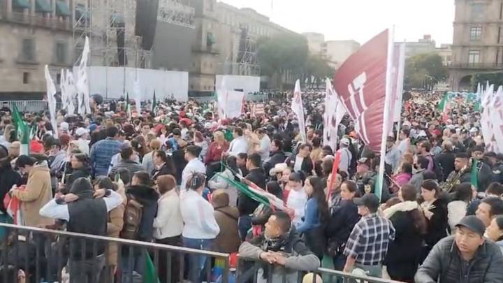 Asistentes a la concentración de Sheinbaum empiezan a arribar al Zócalo desde la madrugada