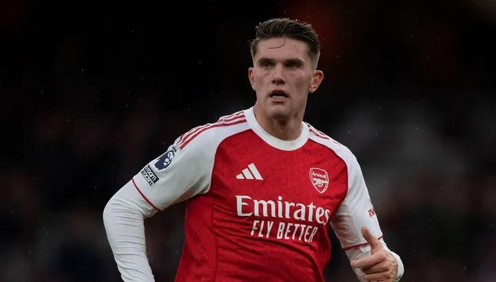 Gunners set worrying Emirates record against Wolves as display gives City hope