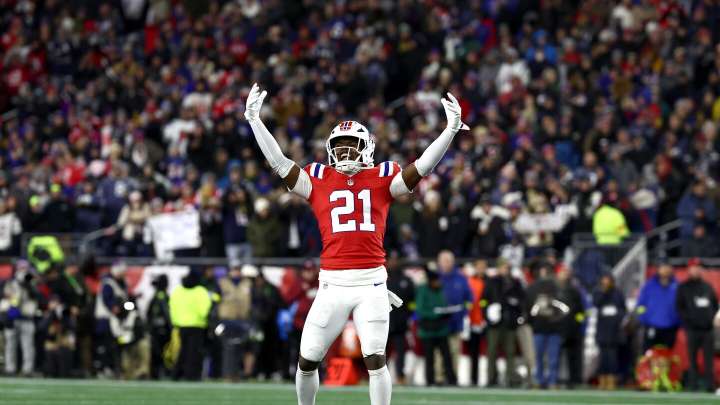 Monday Night Football: Patriots win 10th in a row with 33