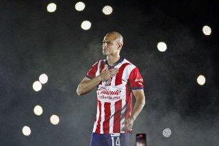 Anuncia Chivas salida de Chicharito Hernández