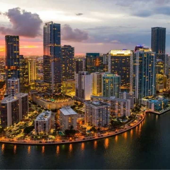 Turismo, dólar, fuga y la falla en el sistema de Javier Milei y Toto Caputo