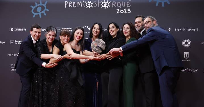 ‘Los domingos’ y ‘Anatomía de un instante’ triunfan en unos Premios Forqué marcados por el recuerdo a Héctor Alterio