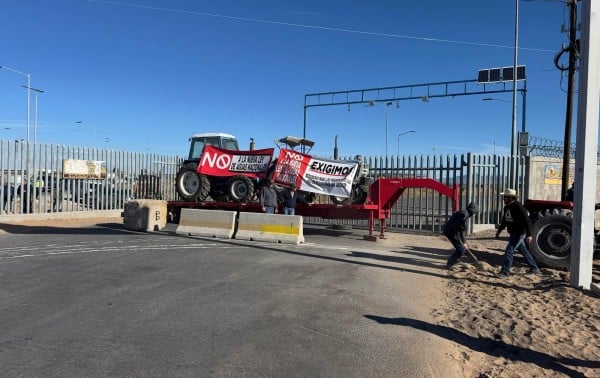 Video: “Es catastrófico”, bloqueos congelan el comercio en la frontera