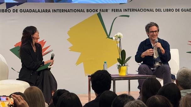 Gael García Bernal explora su faceta sonora en la FIL Guadalajara