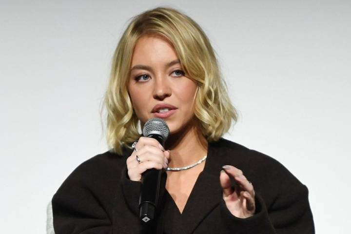 Golf World Loses It Over Sydney Sweeney’s Blunt Sports Take Arguably the most controversial figure of 2025 in Hollywood, the Euphoria-famed star found herself yet again in the mud. Navya Mishra 11 hrs