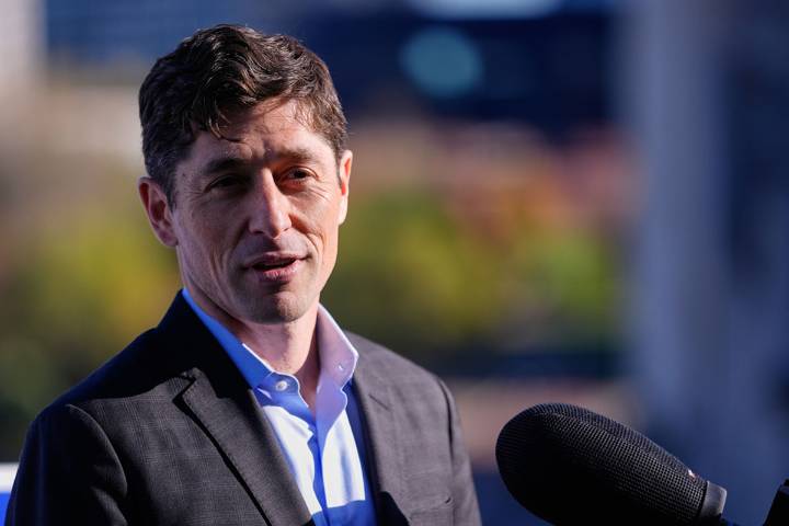 Alcalde de Minneapolis contradice a Donald Trump y defiende a los refugiados somalíes