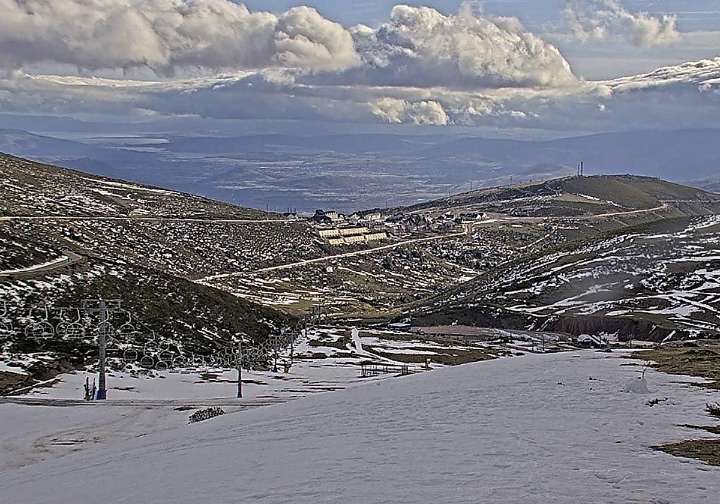La falta de nieve en Alto Campoo obliga a cerrar las pistas al cuarto día de su apertura