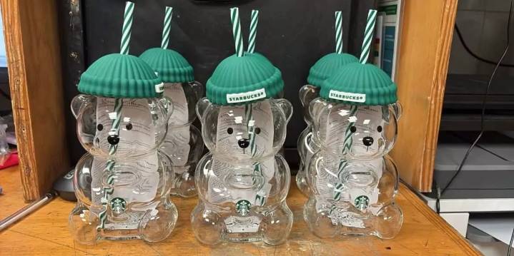 Vaso de oso de Starbucks se agota en horas y se revende hasta 8 mil pesos