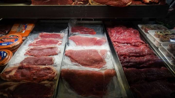 Mexicanos consumirán menos carne en 2026 por alza de precios