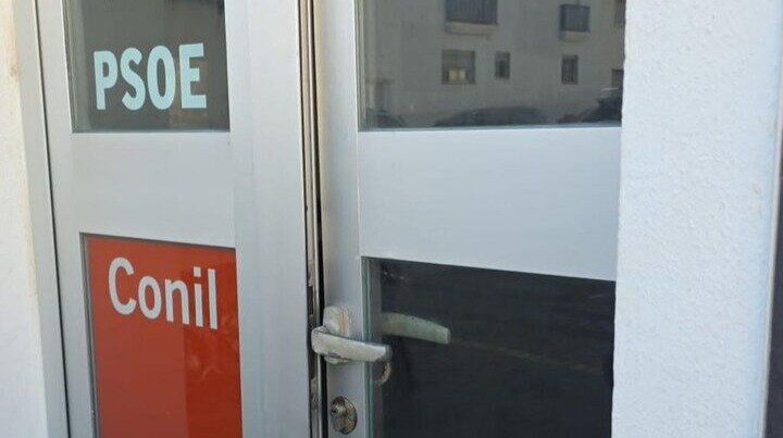 El PSOE de Conil denuncia un nuevo ataque vandálico contra su Casa del Pueblo
