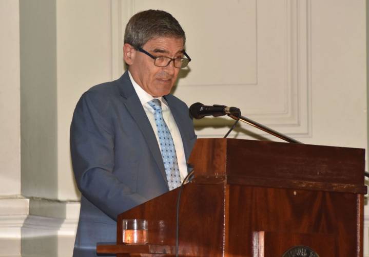 Fernán Quirós fue incorporado a la Academia Nacional de Medicina