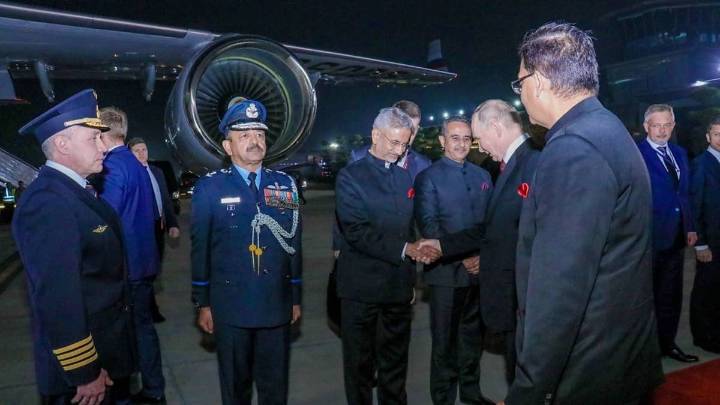 Putin Departs After India Visit, Jaishankar Bids Farewell At Airport India News