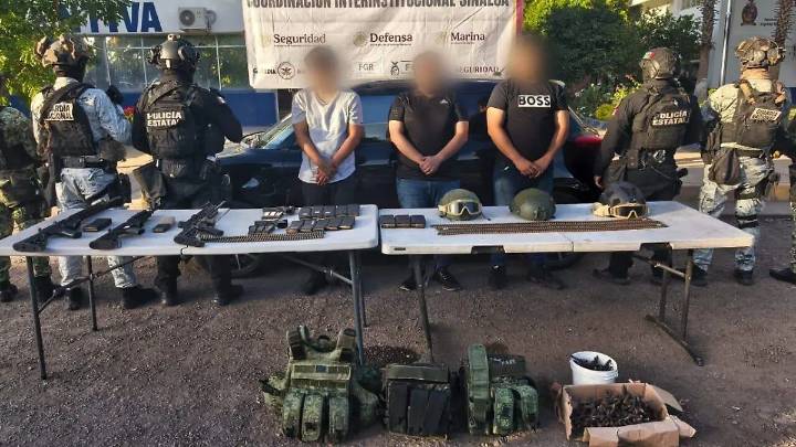 Cae trío armado ligado a enfrentamiento en Santa Fe; aseguraron armas y vehículos