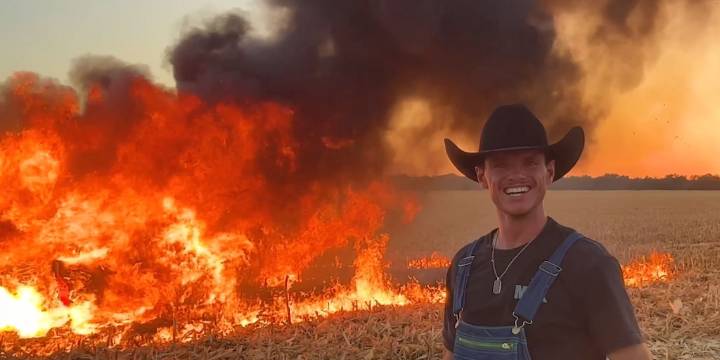 El youtuber que incendió su Ferrari para sumar clics en las redes, podría recibir una condena de entre 1 y 6 años de prisión