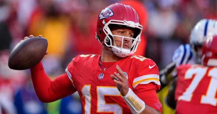 As the Texans chase a division title, the Chiefs are simply trying to stay in the playoff hunt