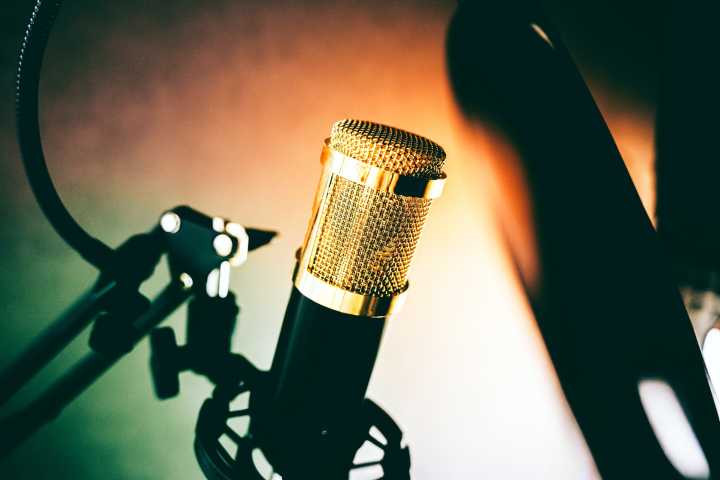 Debunking the digital chaos: Building trust in the age of AI