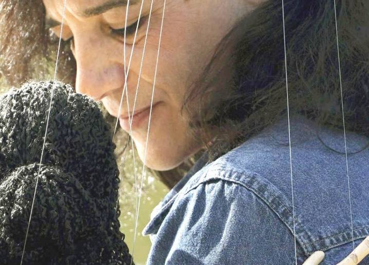 Proyectan “Temblando en la orilla”, corto sobre el encuentro entre marioneta y titiritera