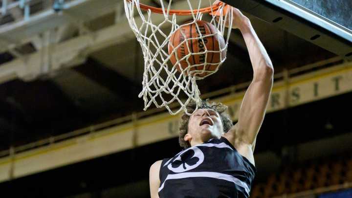 Sheldon's Kai Holmes shines in Mac Court showdown vs. Thurston