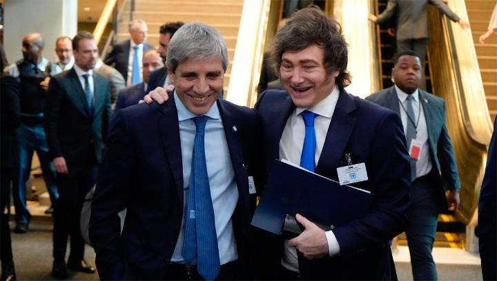 Milei volvió a elogiar a Caputo tras el anuncio del regreso al mercado internacional de deuda: “El mejor de todos los tiempos”