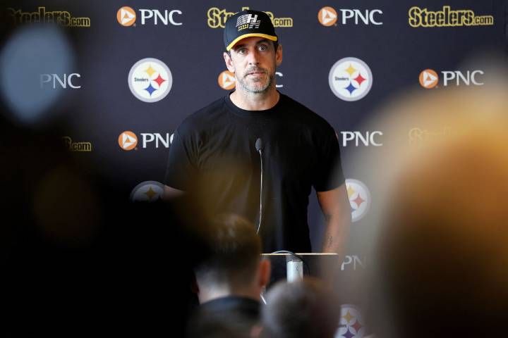 Aaron Rodgers’ Former Teammate Receives Bad News Over Steelers’ Adam Thielen Announcement