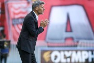 No se irá gratis: la cifra que Colo Colo debe pagar si quiere rescindir el contrato de Fernando Ortiz